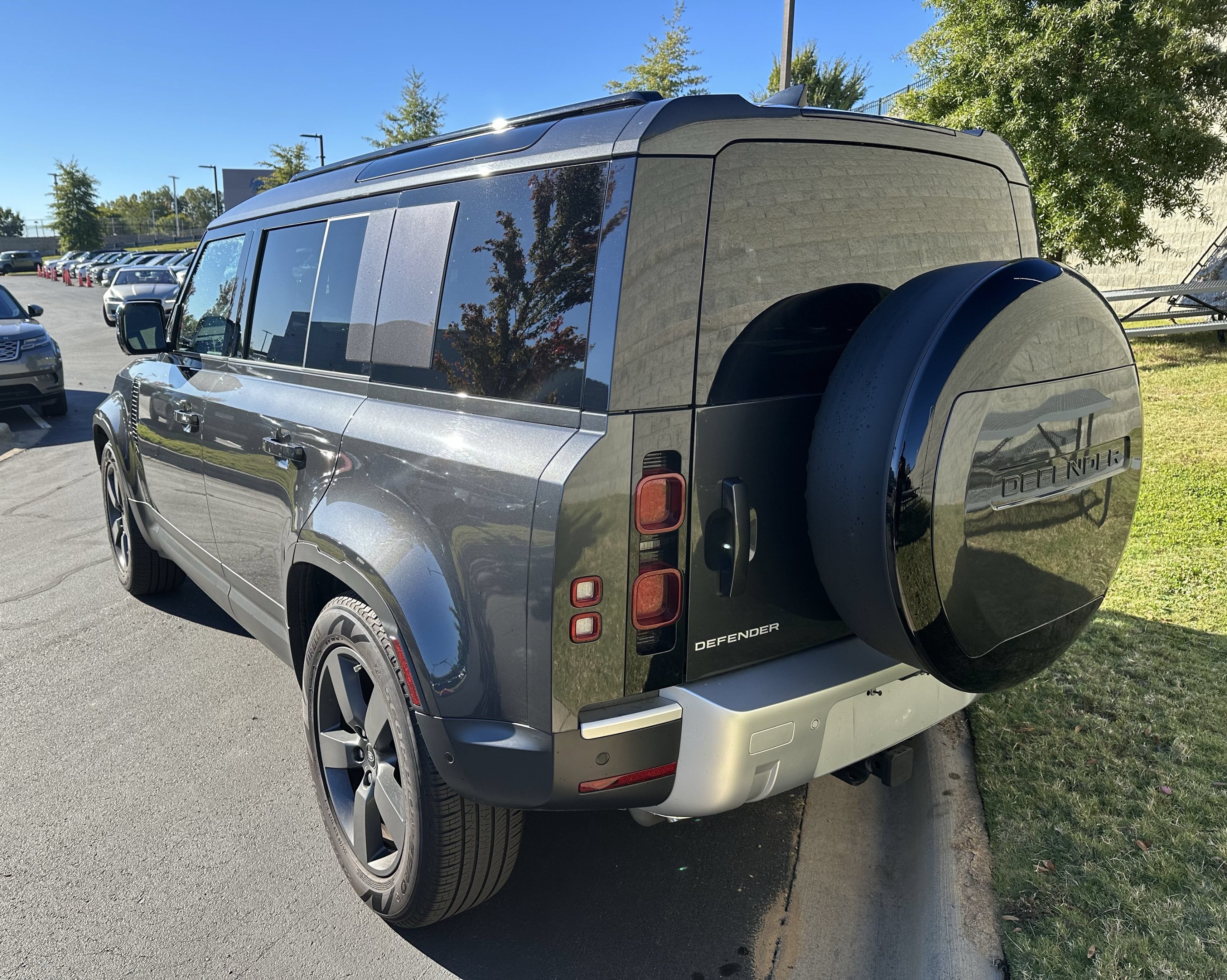 Used 2025 Land Rover Defender 110 S AWD/4WD image 5