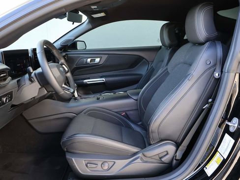 Used 2024 Ford Mustang Coupe image 8