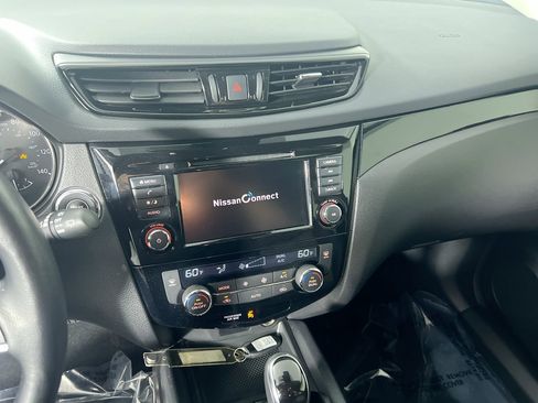 Used 2021 Nissan Rogue Sport SV image 25