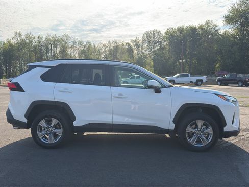 Used 2025 Toyota RAV4 XLE FWD image 29