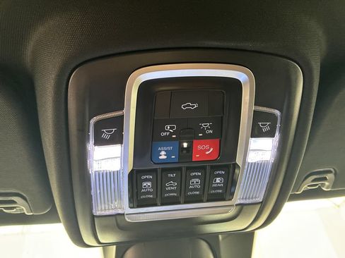 Used 2024 RAM 1500 Laramie AWD/4WD image 30