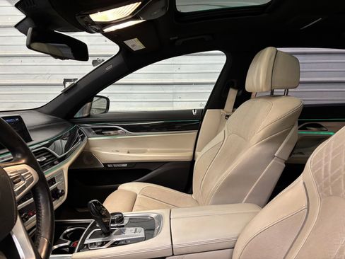Used 2016 BMW 750i xDrive image 19