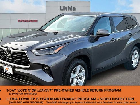 Used 2024 Toyota Highlander LE AWD/4WD image 1