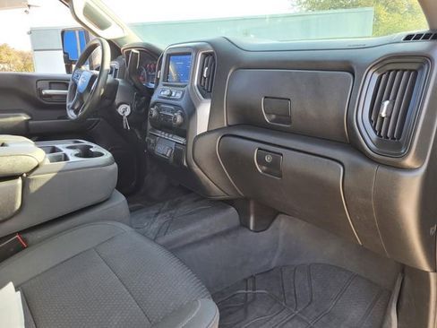 Used 2023 Chevrolet Silverado 2500 Custom w/ Custom Convenience Package image 9