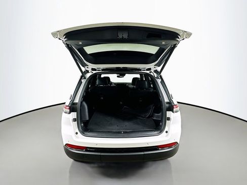 Used 2022 Jeep Grand Cherokee Altitude image 28