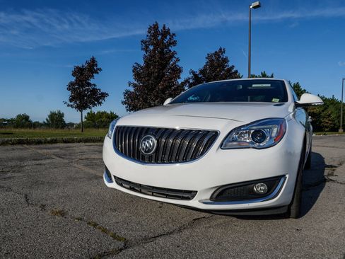 Used 2016 Buick Regal Premium w/ Driver Confidence Package #2 FWD image 3