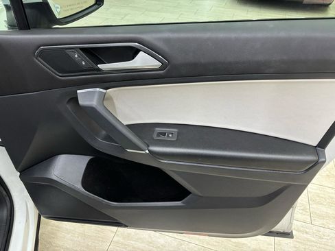 Used 2018 Volkswagen Tiguan SEL FWD image 38