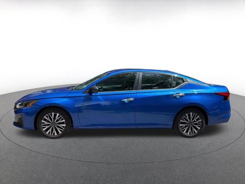 Used 2025 Nissan Altima 2.5 SV FWD image 9