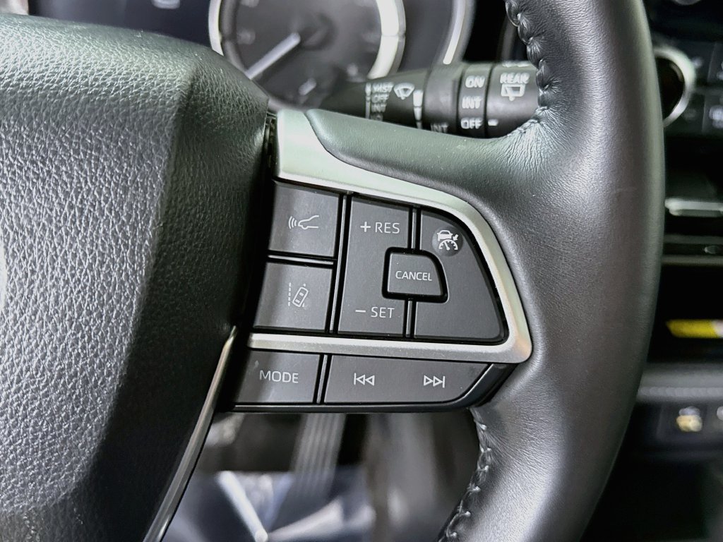 Used 2023 Toyota Highlander XLE FWD image 23
