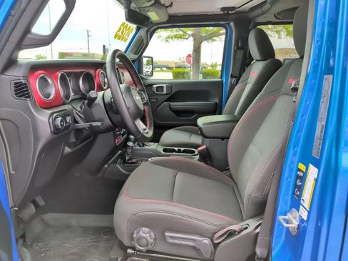 Used 2023 Jeep Wrangler Unlimited Rubicon w/ Cold Weather Group AWD/4WD image 23