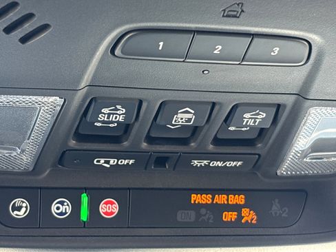 Used 2022 Chevrolet Traverse Premier w/ Redline Edition image 34