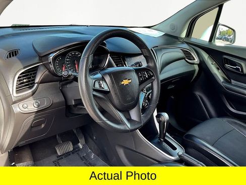 Used 2021 Chevrolet Trax LT image 13