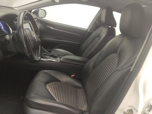 Used 2018 Toyota Camry SE FWD image 17