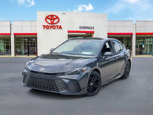 Used 2026 Toyota Camry SE FWD image 1