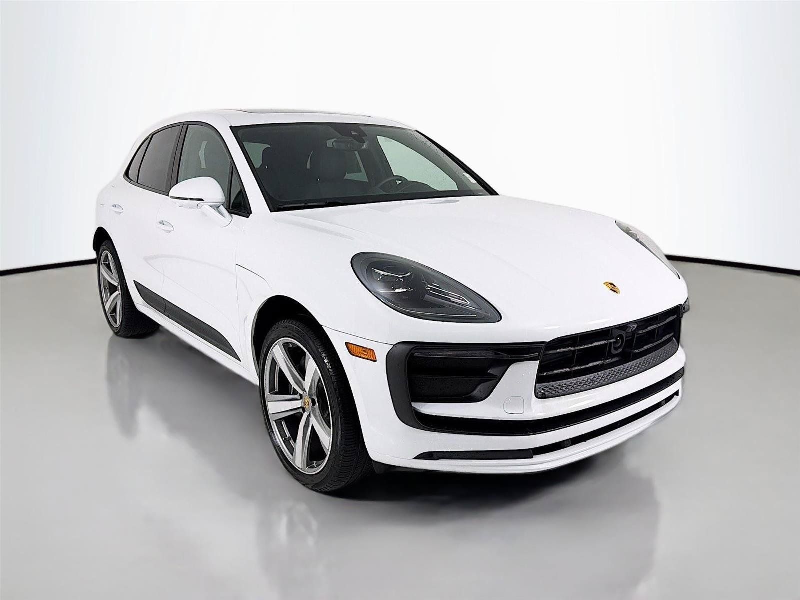 Used 2025 Porsche Macan AWD/4WD image 31