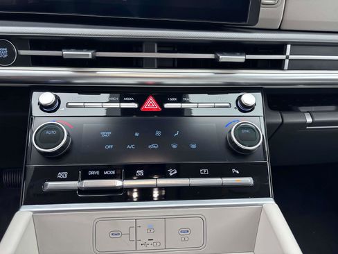 New 2026 Hyundai Santa Fe SE image 10