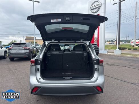 Used 2020 Toyota Highlander XLE image 21