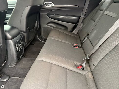 Used 2019 Jeep Grand Cherokee Laredo image 26