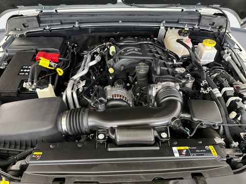 Used 2023 Jeep Gladiator Sport AWD/4WD image 21