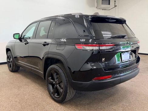 Used 2023 Jeep Grand Cherokee Limited w/ Black Appearance Package AWD/4WD image 3