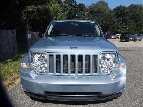 Used 2012 Jeep Liberty Sport image 7