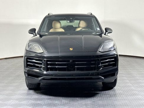 Certified 2025 Porsche Cayenne AWD/4WD image 10