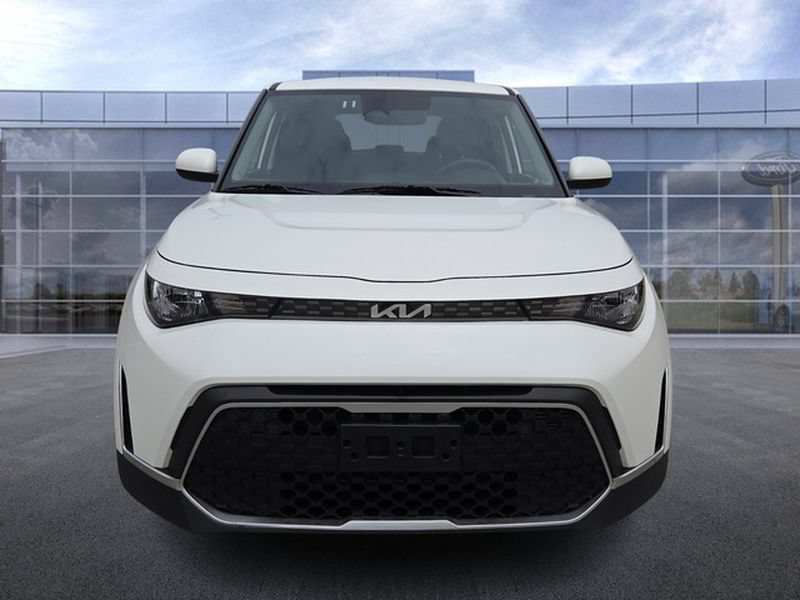 Used 2023 Kia Soul LX w/ Option Group 015 FWD image 3
