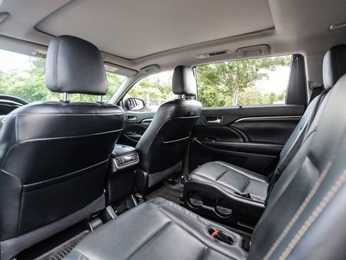 Used 2015 Toyota Highlander Limited Platinum AWD/4WD image 28