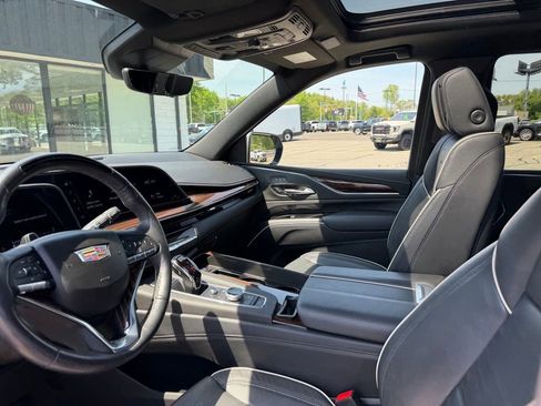Used 2024 Cadillac Escalade Premium Luxury AWD/4WD image 20