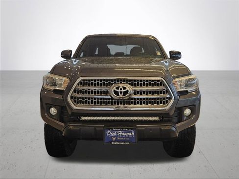 Used 2017 Toyota Tacoma TRD Off-Road w/ Tow Package (A/T) AWD/4WD image 3