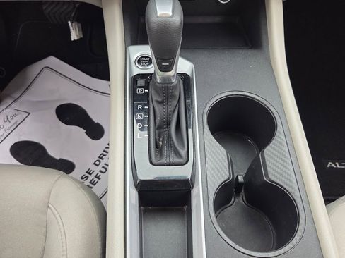 Used 2025 Nissan Altima 2.5 SV image 18