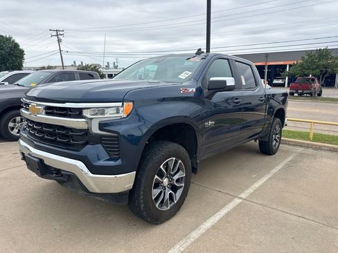 Used 2022 Chevrolet Silverado 1500 LT AWD/4WD image 1