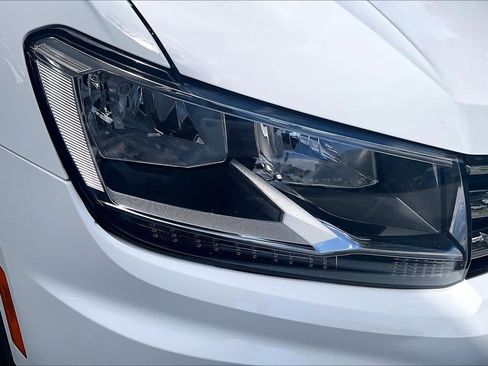 Used 2021 Volkswagen Tiguan SE FWD image 28