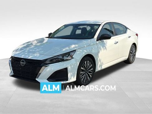 Used 2025 Nissan Altima 2.5 SV FWD image 1