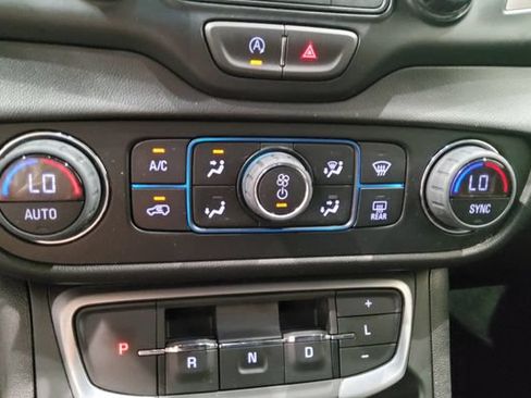 Used 2024 GMC Terrain SLT FWD image 28