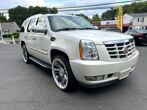 Used 2007 Cadillac Escalade AWD w/ Climate Package image 8