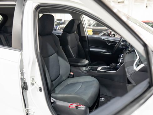 Used 2020 Toyota RAV4 LE image 17