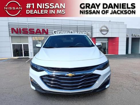Used 2024 Chevrolet Malibu LT FWD image 2