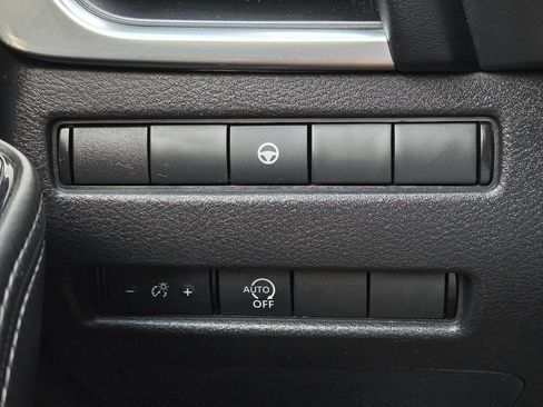 Used 2023 Nissan Rogue SV AWD/4WD image 16
