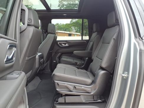 Used 2024 Chevrolet Suburban Z71 w/ Luxury Package AWD/4WD image 14
