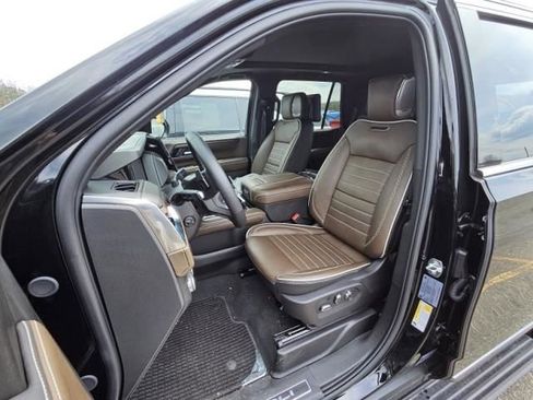 Used 2026 GMC Yukon Denali Ultimate AWD/4WD image 4