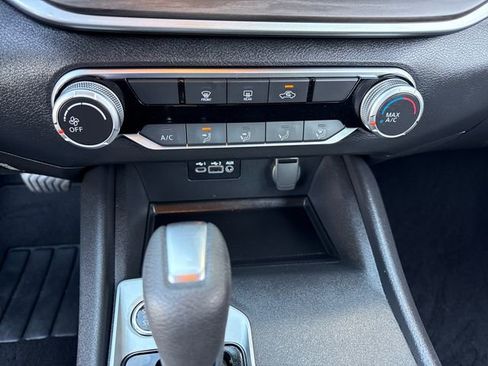 Used 2025 Nissan Altima 2.5 SV image 18