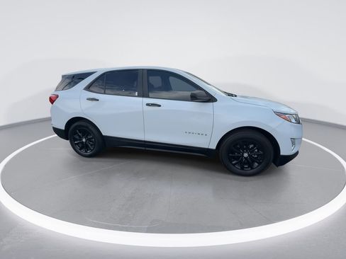 Used 2021 Chevrolet Equinox LS FWD image 2
