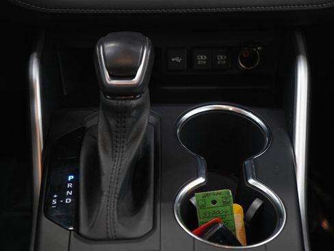 Used 2021 Toyota Highlander XLE image 20