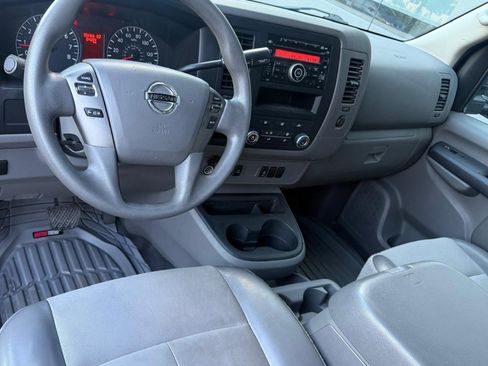 Used 2017 Nissan NV 3500 SL image 18