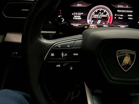 Used 2021 Lamborghini Urus AWD/4WD image 20