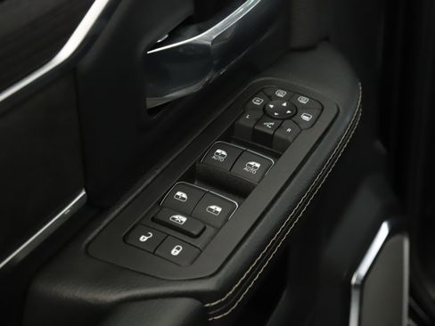 Used 2025 RAM 2500 Laramie AWD/4WD image 8