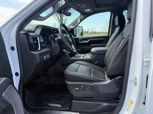 Used 2025 GMC Sierra 3500 Denali w/ Denali Reserve Package AWD/4WD image 15