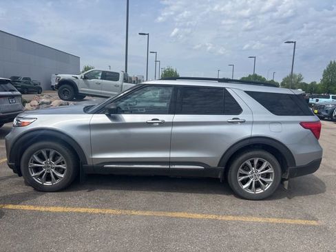Used 2020 Ford Explorer XLT w/ Equipment Group 202A AWD/4WD image 4