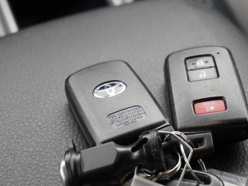 Used 2022 Toyota Tacoma TRD Off-Road w/ Technology Package image 19